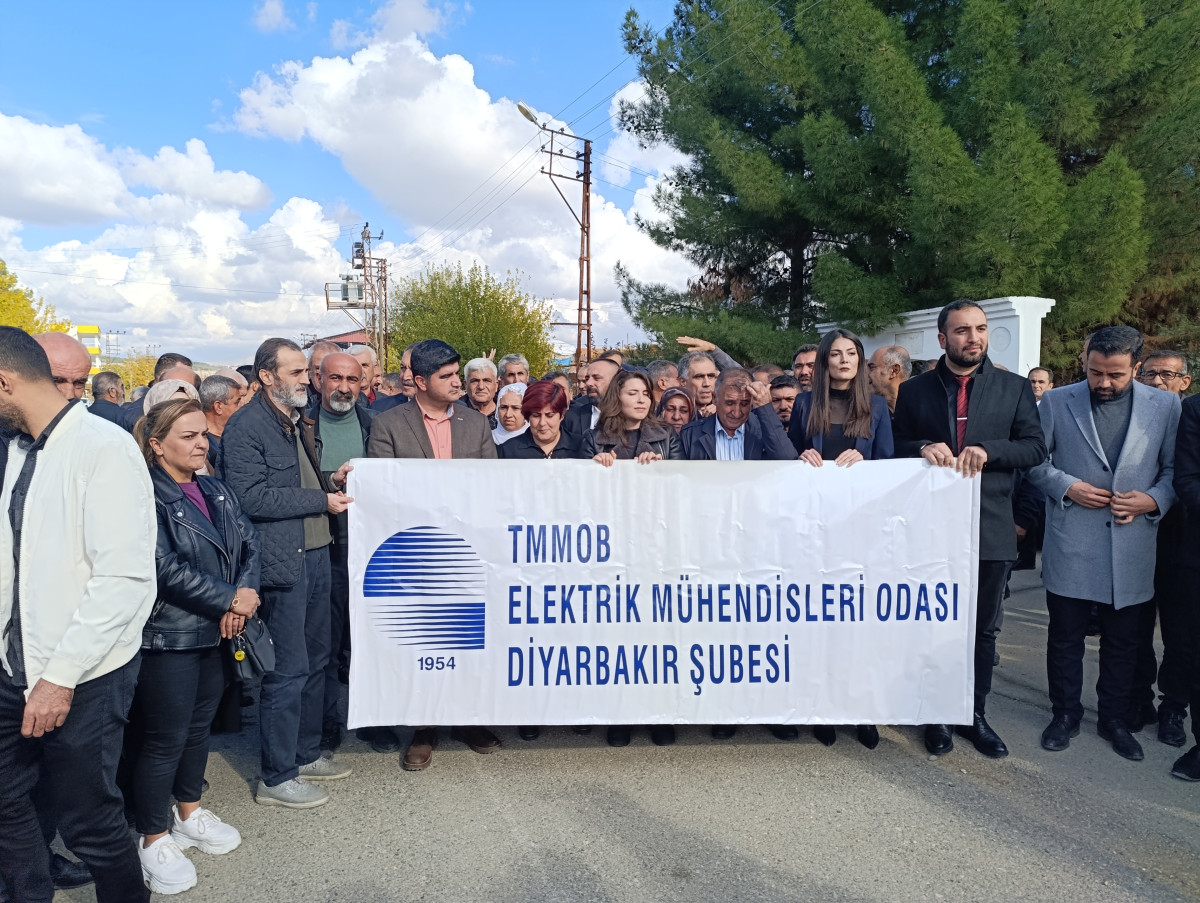 DEDAŞ mahalleyi 20 gün elektriksiz bıraktı: Can ve mal güvenliği tehlikeye atıldı