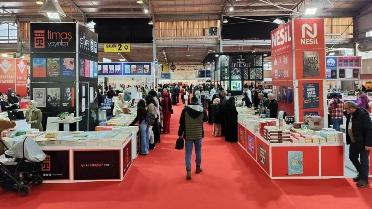 Diyarbakır Kitap Fuarı’nda polis üç kitaba el koydu!